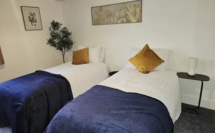 Elizabeth Line Retreat Modern 2BR Flat in Hayes
