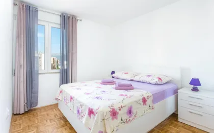 Apartments with Parking Space Split - 22452