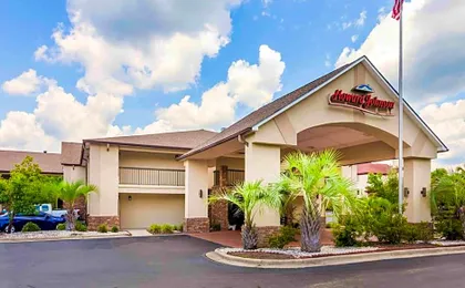 Howard Johnson by Wyndham Savannah GA
