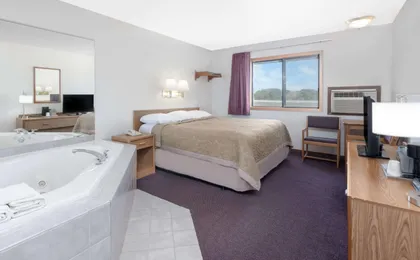 Super 8 by Wyndham Murdo