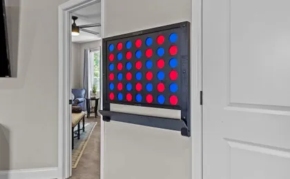 4700 West End Whimsy