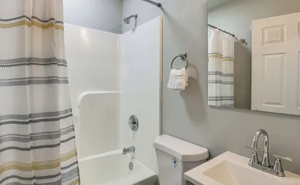Pet-friendly 3BR Rowhouse: Walk to Patterson Park!