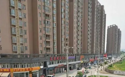 Longyi Hotel (Wuhan Happy Valley Wuhan High-speed Railway Station)