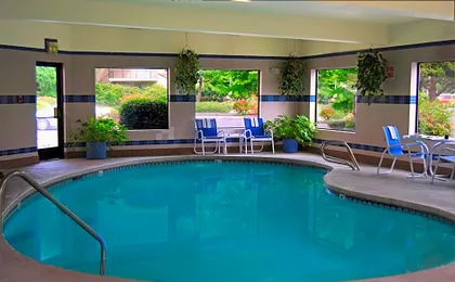 Oxford Suites Portland - Jantzen Beach