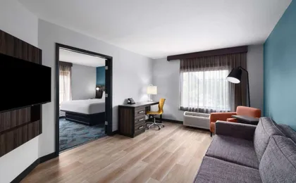 La Quinta Inn & Suites by Wyndham Greensboro Nc