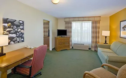 Country Inn & Suites by Radisson, Salina, KS