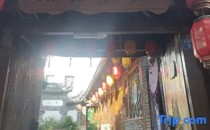 Lijiang Baihui Yayuan Chinese Inn