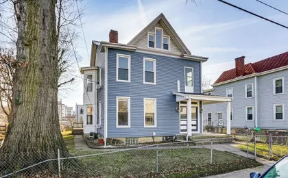 6 Mi to Dtwn Cincinnati: Dog-friendly Apt w/ Yard