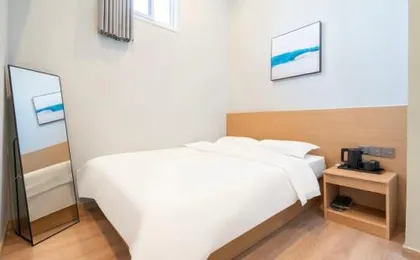Beijing Liangcang Hotel Nearby Tiananmen Square the Forbidden City and Temple of Heaven Free registration service for Tiananmen access 200 meters from the subway Beijing Cultural Hub Free coffee & free laundry service Shuttle bus to the Great Wall