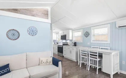 The Grinnell Cottage by Avantstay Shared Pool + Backyard Lounge Charming Cottage Steps to Waterfront Dining