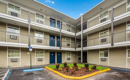 Studio 6 Extended Stay - Jacksonville, FL - South