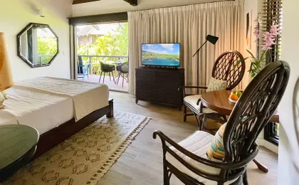 Sophisticated Oceanfront Retreat - Air-conditioned - Walk to Beach - Vrkcv