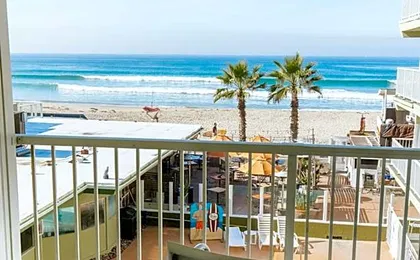 Surfer Beach Hotel