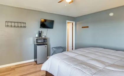 Unit 7: Bagnell Strip Adventure Hub, Patio & Views