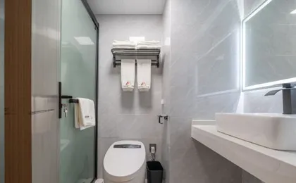 Qiuwang Hotel (Shanghai Caobao Road Subway Station Branch)