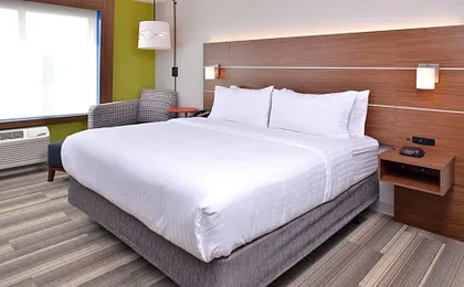Holiday Inn Express & Suites Omaha Airport By IHG
