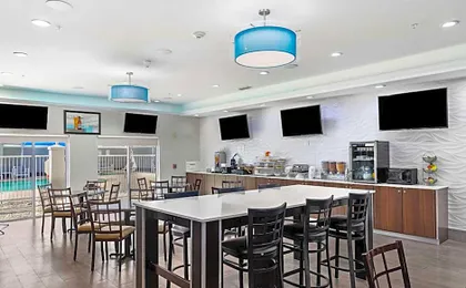 La Quinta Inn & Suites by Wyndham Raymondville