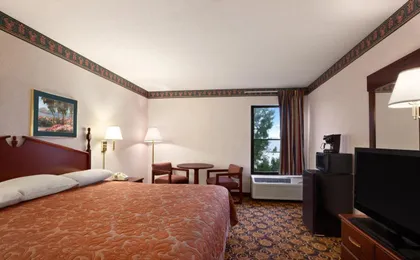 Super 8 by Wyndham Evansville North