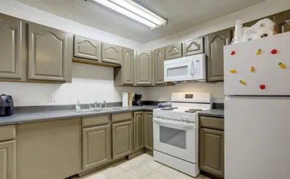 Walk to LSU Campus & Bars! Condo w/ Community Pool