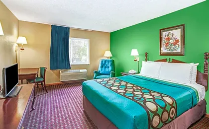 1 Queen Bed