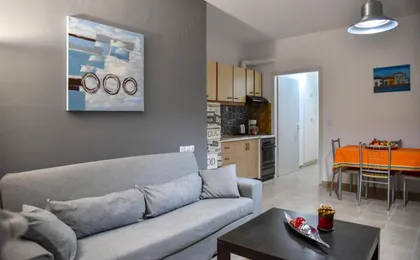 Mariza's Beachfront Apartment with Swimming Pool