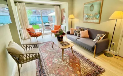 Central Townhouse with Free Off Road Parking And Garden
