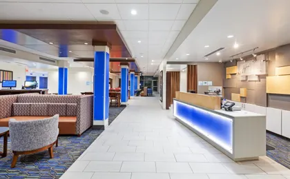 Holiday Inn Express & Suites Tulsa South - Woodland Hills