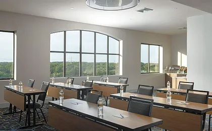 Courtyard by Marriott Long Island MacArthur Airport