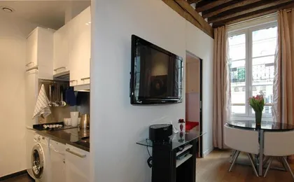 Holidaysinparis - Bourg Tibourg II