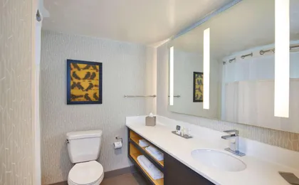 Doubletree by Hilton Hotel Fresno Convention Center