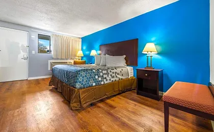 Super 8 by Wyndham Portsmouth - Norfolk