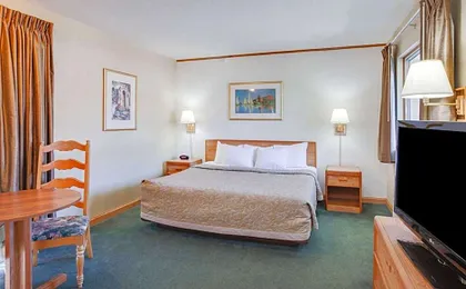 Super 8 by Wyndham Mackinaw City/Beachfront Area