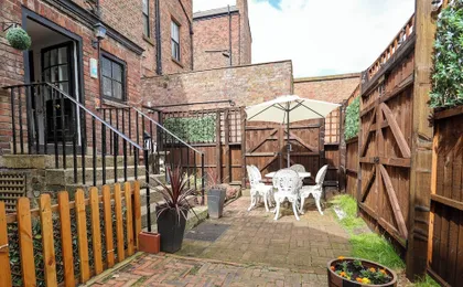 Ismay Lounge Apartment- Titanic Interest Beach View
