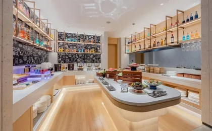 SKYBIRD Hotel (Shanghai International Resort - Chuansha Metro Station Store)