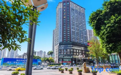 Jianshe Light Luxury Hotel (Chongqing Guanyinqiao Pedestrian Street Beichen Famous City Store)