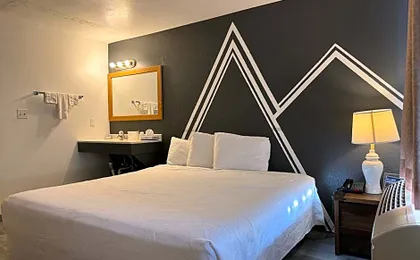 The Junction Hotel and Hostel