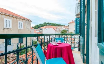 Elegant & Enchanting - Apartment At Old Town Entrance -
