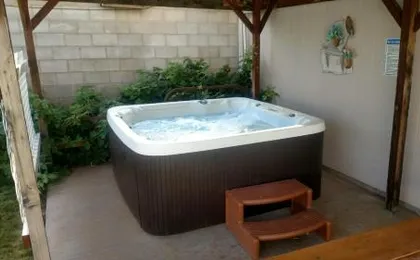 Hot Tub and Grandma's Cottage, Charming and Nostalgic