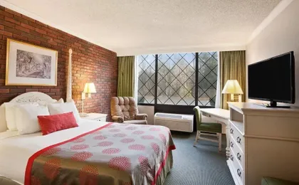 Ramada By Wyndham Lewiston Hotel & Conference Cent