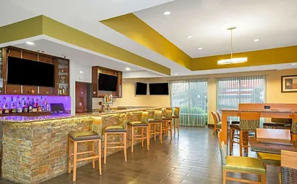 La Quinta Inn & Suites by Wyndham Houston Willowbrook