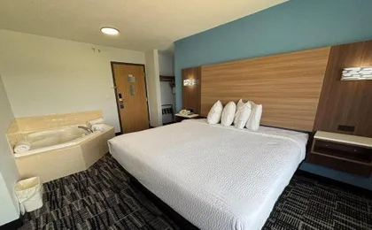Jacksonville Inn & Suites