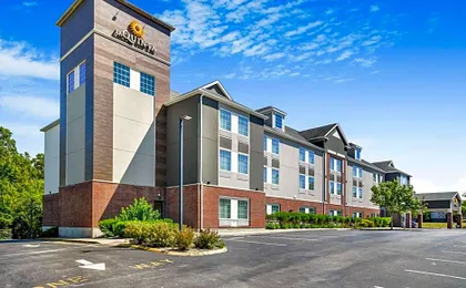 La Quinta Inn & Suites by Wyndham Stonington-Mystic Area