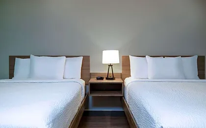 ECHO Suites Extended Stay by Wyndham Springfield Airport PLZ