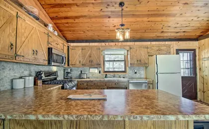 Pelican Lake Getaway on Stunning Peninsula!