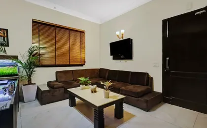 Oyo 15954 Connaught Mews