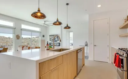 Hot Tub & Views! Contemporary Yucca Valley Retreat