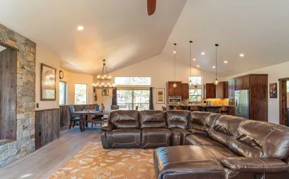 10mins to Lake Hot Tub, Game Room, Forest Views Meyers Meadow by Avantstay