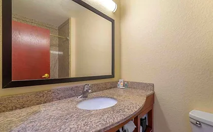 Comfort Inn & Suites Northeast - Gateway