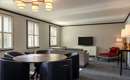 Hilton Orrington / Evanston