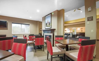 Comfort Suites Rochester Henrietta University Area
